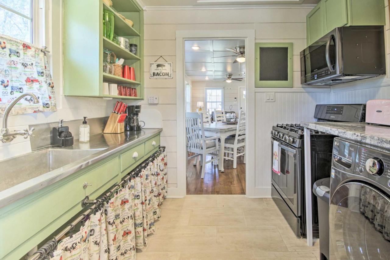 Charming Country Cottage, Walk To Main Street! Tomball Exterior foto